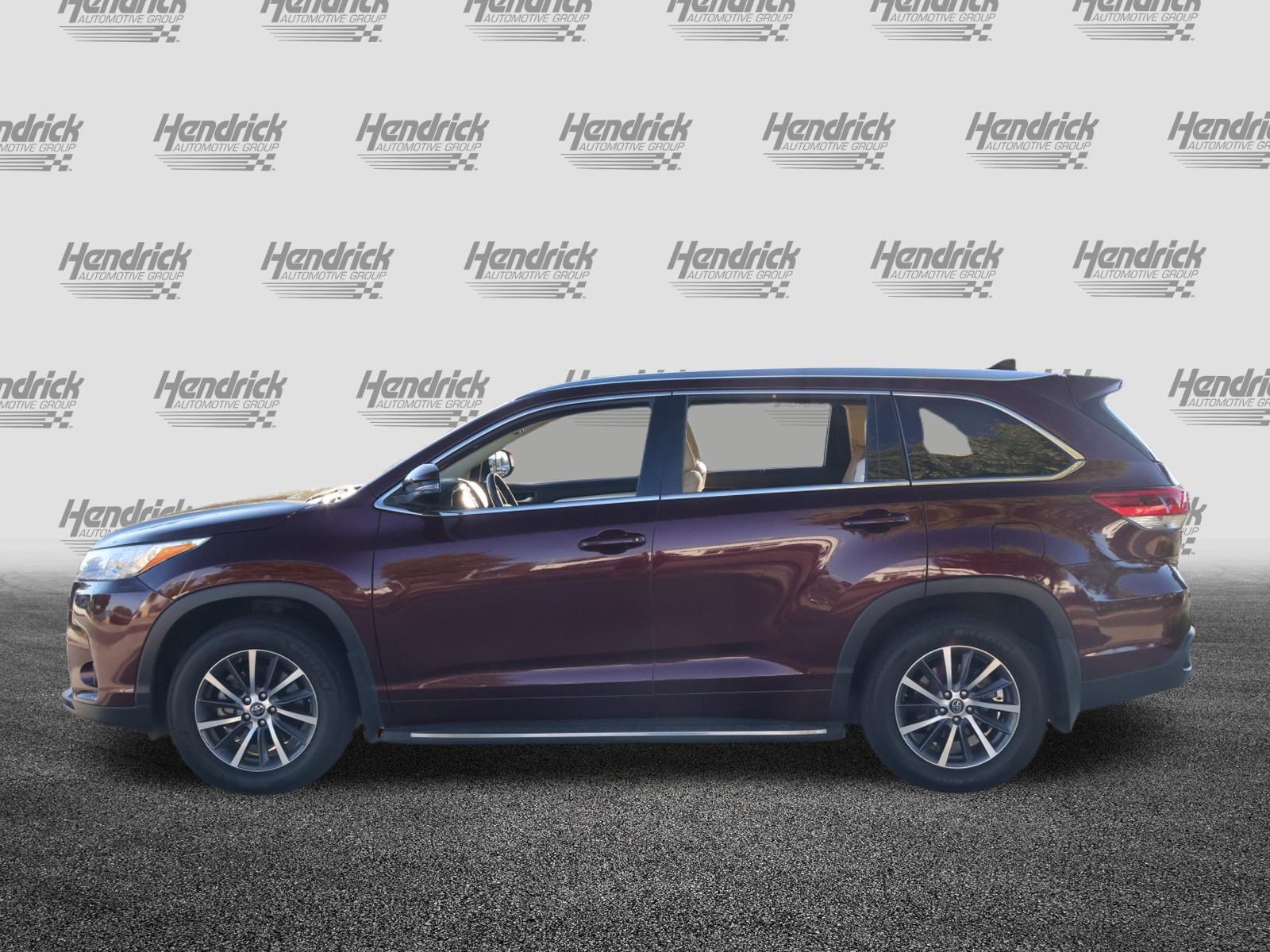 Used 2017 Toyota Highlander XLE AWD/4WD image 6