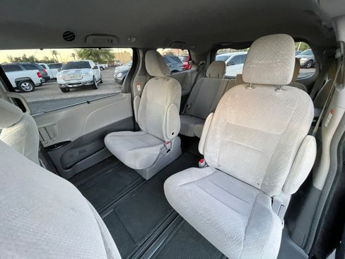 Used 2015 Toyota Sienna LE image 22