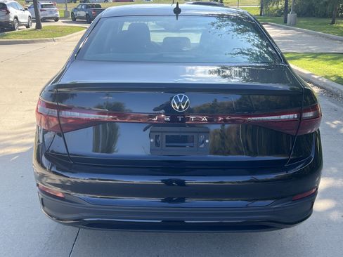 Certified 2025 Volkswagen Jetta S image 9