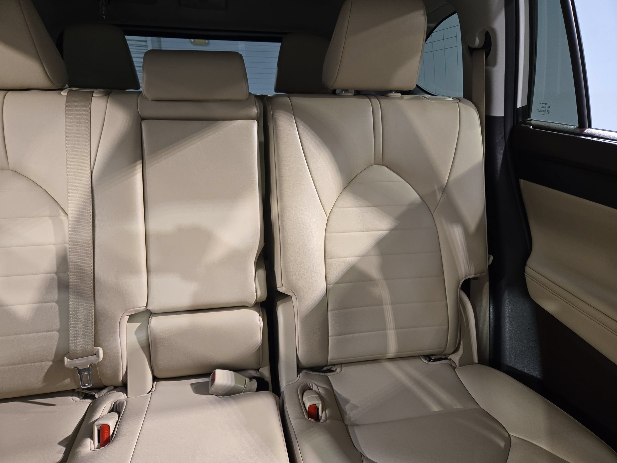 Used 2022 Toyota Highlander XLE FWD image 14
