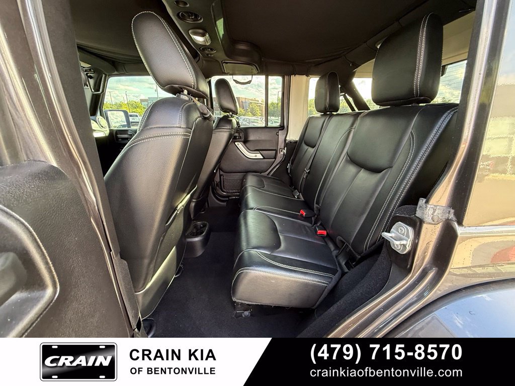 Used 2016 Jeep Wrangler Unlimited Rubicon w/ Connectivity Group AWD/4WD image 24