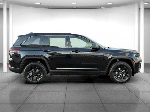 New 2026 Jeep Grand Cherokee Altitude AWD/4WD image 8