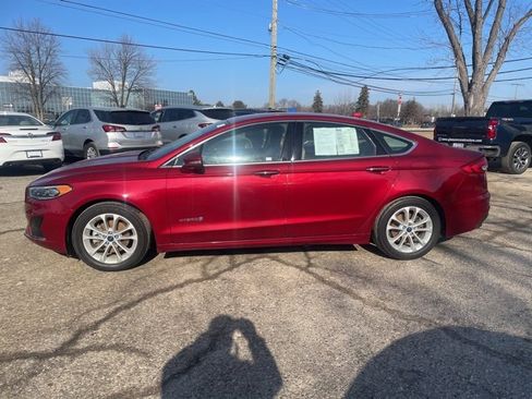 Used 2019 Ford Fusion SEL image 2