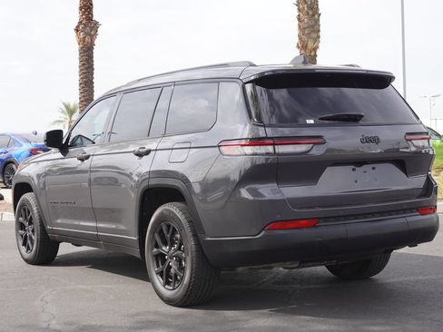 Used 2025 Jeep Grand Cherokee L Altitude RWD image 3