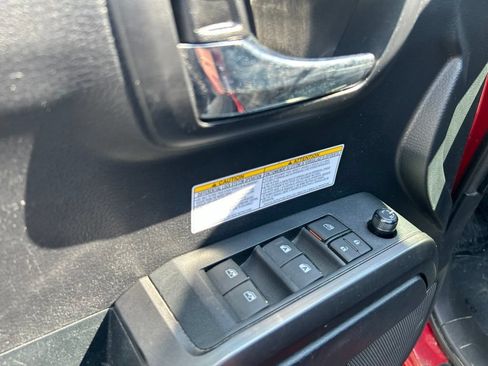 Used 2019 Toyota Tacoma TRD Off-Road AWD/4WD image 11