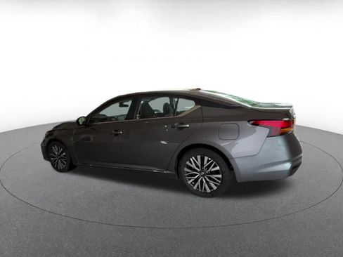 Used 2026 Nissan Altima 2.5 SV FWD image 9