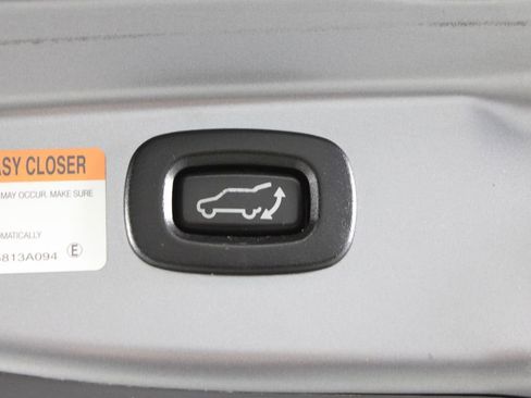 Used 2019 Mitsubishi Outlander SE image 16