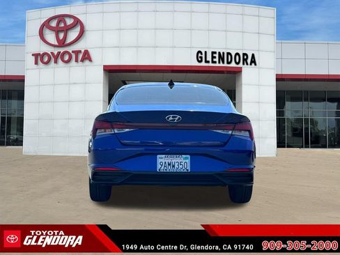 Used 2022 Hyundai Elantra SEL w/ Preferred Accessory Package FWD image 9