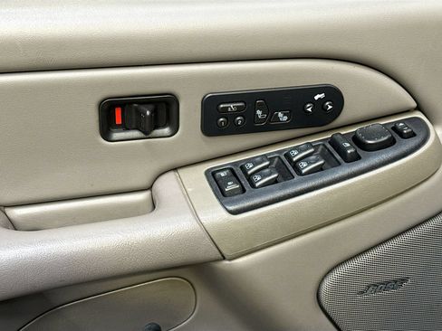 Used 2005 Chevrolet Tahoe Z71 w/ Preferred Equipment Group AWD/4WD image 19
