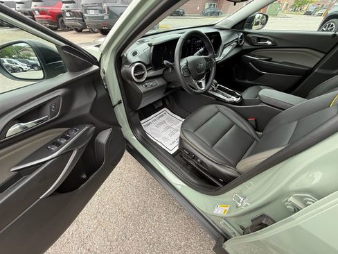 Used 2025 Chevrolet Trax ACTIV FWD image 15