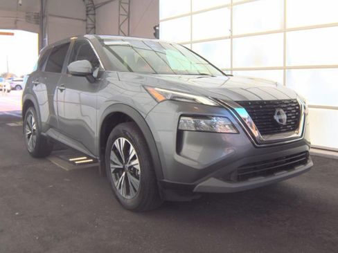 Used 2023 Nissan Rogue SV FWD image 2
