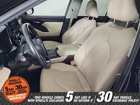 Used 2021 Toyota Highlander XLE image 19