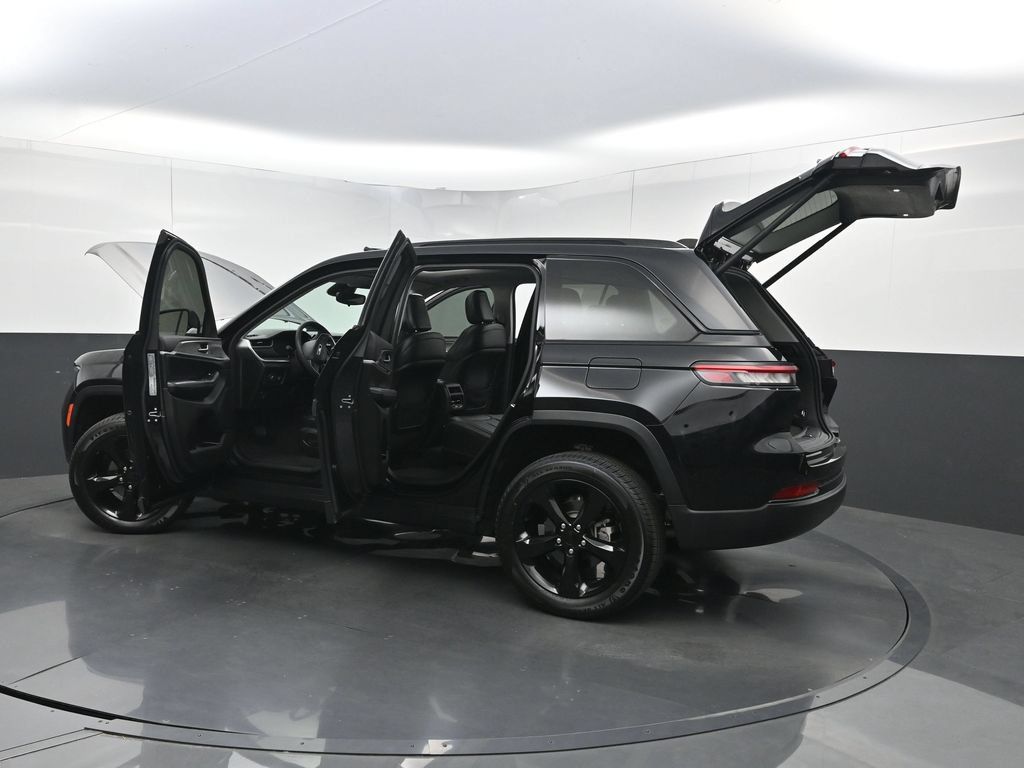 Used 2023 Jeep Grand Cherokee Limited w/ Black Appearance Package RWD image 43