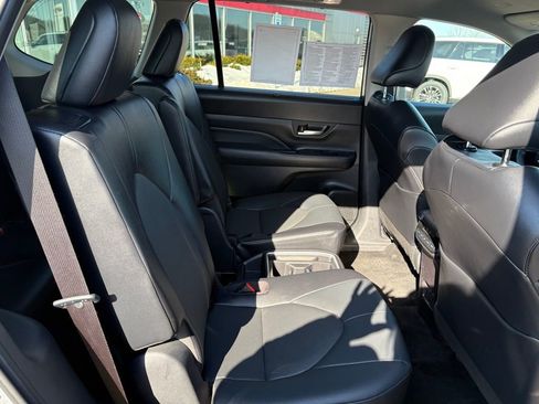 Certified 2025 Toyota Grand Highlander XLE image 13