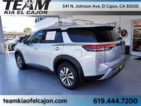 Used 2024 Nissan Pathfinder SL FWD image 7
