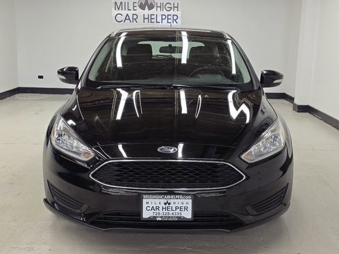Used 2018 Ford Focus SE w/ Cold Weather Package image 2