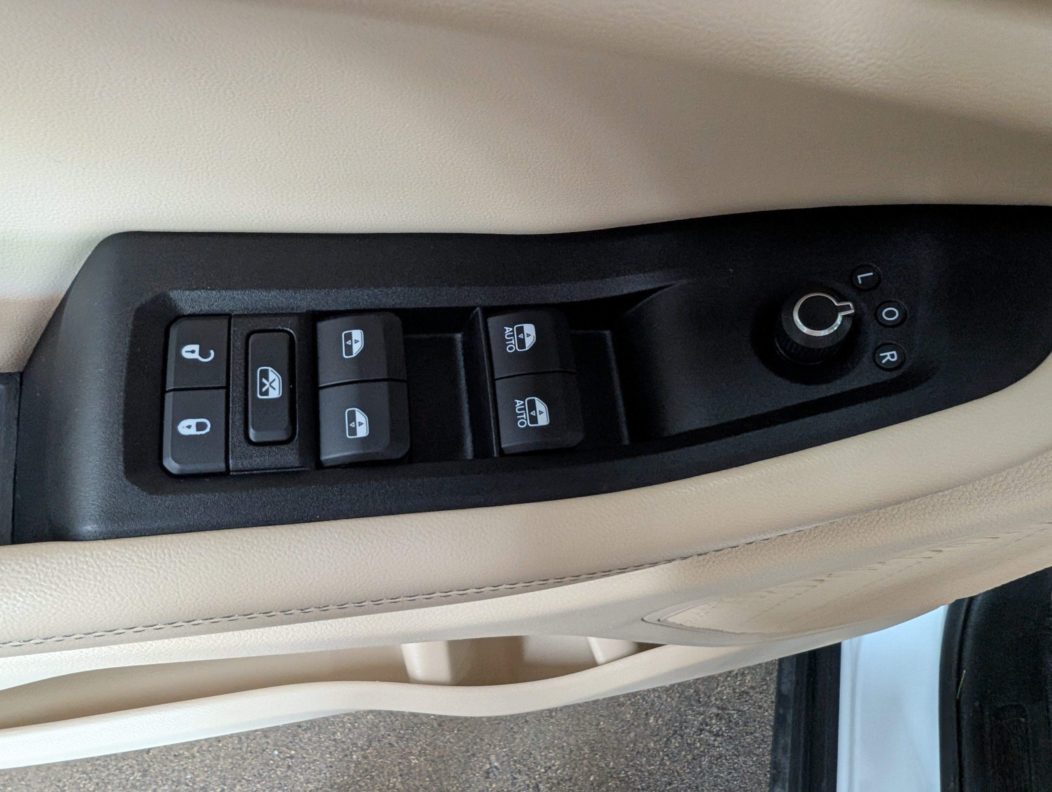Used 2023 Jeep Grand Cherokee Limited AWD/4WD image 11