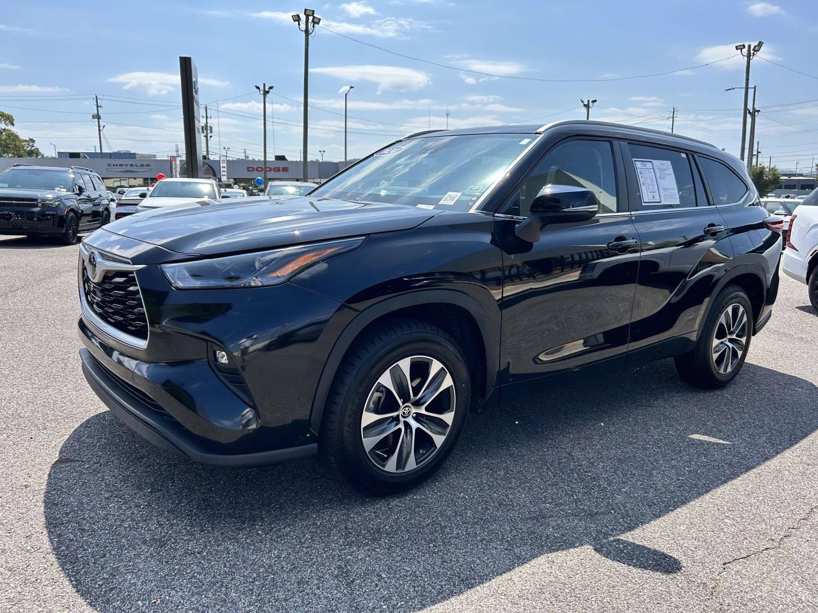 Used 2024 Toyota Highlander XLE FWD image 6