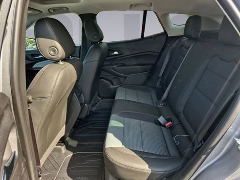 Used 2026 Chevrolet Trax LT w/ Sunroof Package FWD image 16