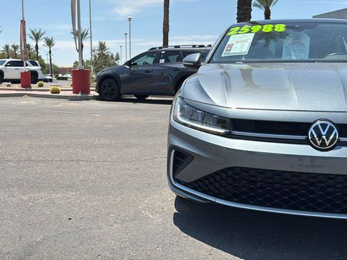 Used 2025 Volkswagen Jetta SEL FWD image 3
