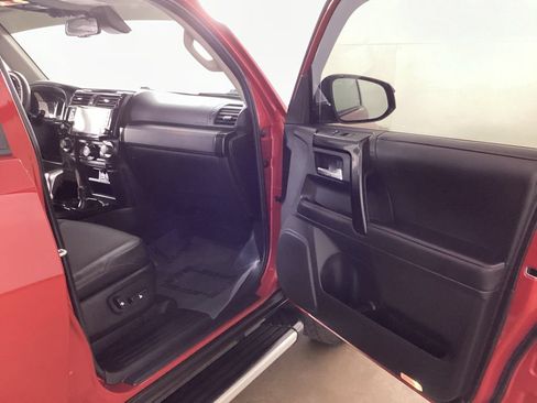 Used 2021 Toyota 4Runner TRD Off-Road Premium w/ Moonroof Package AWD/4WD image 17