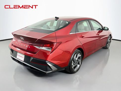 Used 2025 Hyundai Elantra SEL FWD image 7