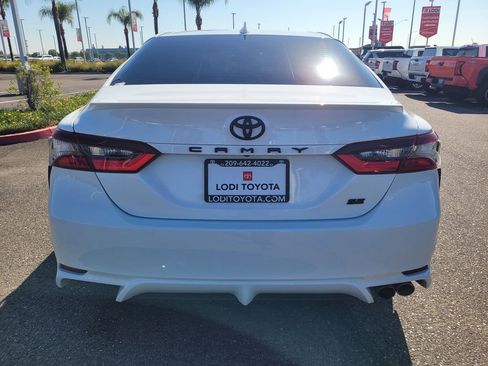 Used 2023 Toyota Camry SE FWD image 5