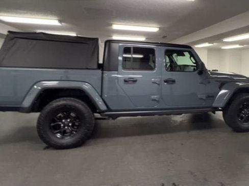 Used 2024 Jeep Gladiator Sport AWD/4WD image 9