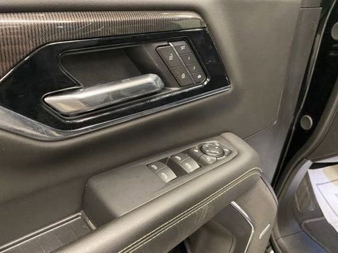 Used 2025 GMC Yukon Elevation AWD/4WD image 11