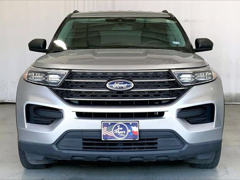 Used 2022 Ford Explorer XLT RWD image 3