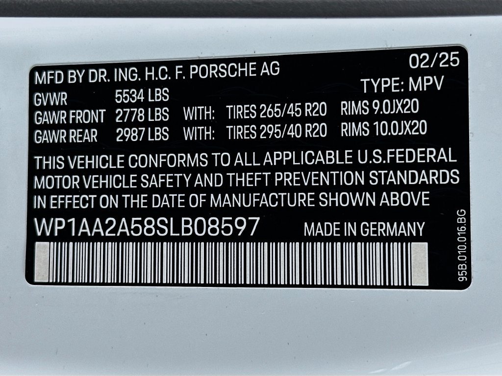 Certified 2025 Porsche Macan AWD/4WD image 35