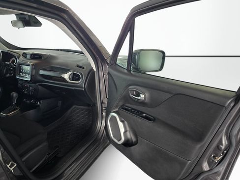 Used 2019 Jeep Renegade Latitude w/ Cold Weather Group AWD/4WD image 42