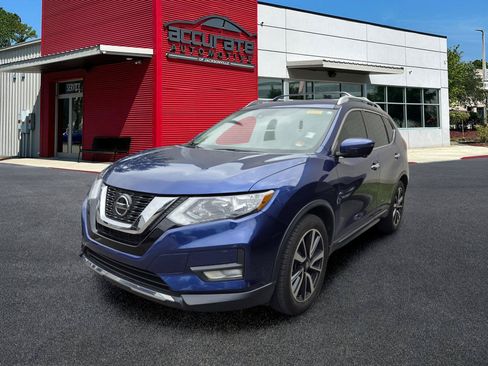 Used 2020 Nissan Rogue SL FWD image 1