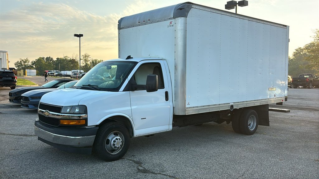 Used 2020 Chevrolet Express 3500 Extended w/ Power Convenience Package RWD image 2