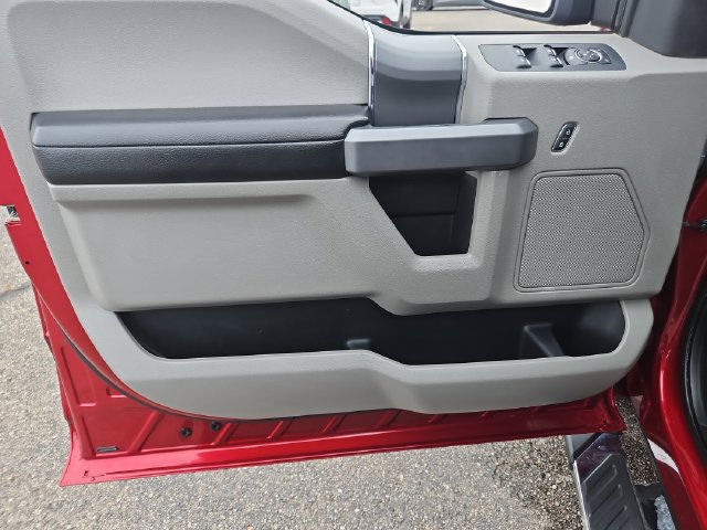 Used 2018 Ford F150 XLT w/ Equipment Group 302A Luxury AWD/4WD image 11