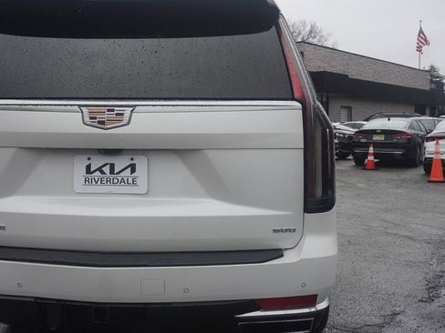 Used 2021 Cadillac Escalade ESV Premium Luxury AWD/4WD image 21