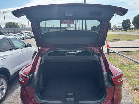 Used 2025 Chevrolet Trax LT w/ LT Convenience Package FWD image 30