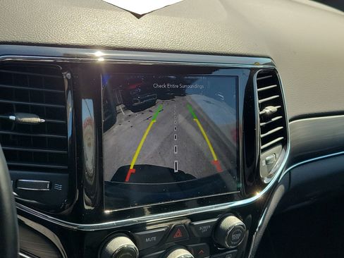 Used 2021 Jeep Grand Cherokee Limited w/ Luxury Group II image 23