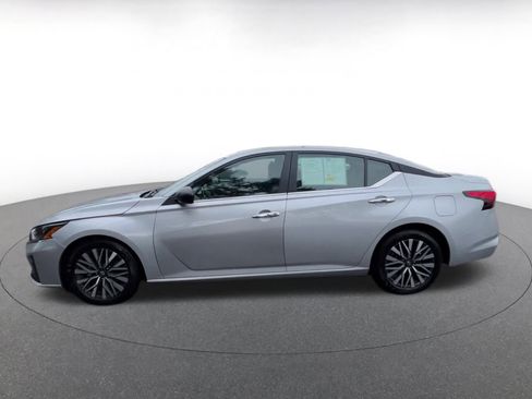 Used 2024 Nissan Altima 2.5 SV image 10