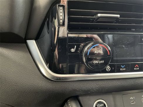 Certified 2022 Nissan Rogue SL w/ SL Premium Package image 33