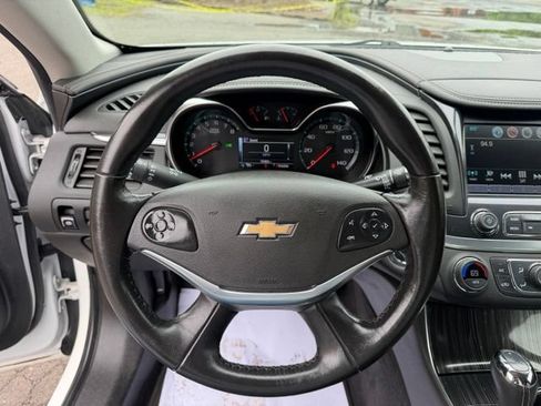 Used 2019 Chevrolet Impala LT FWD image 19