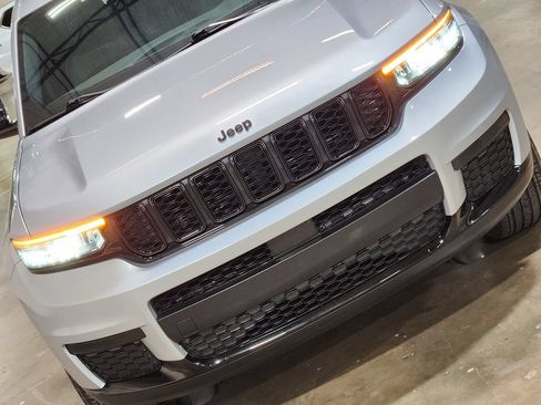 Used 2022 Jeep Grand Cherokee L Laredo RWD image 19