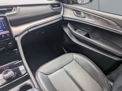 Used 2024 Jeep Grand Cherokee L Limited w/ Black Appearance Package image 17