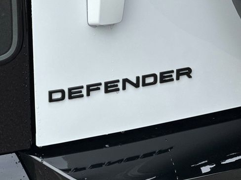New 2026 Land Rover Defender 130 X-Dynamic SE image 19