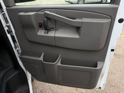 Used 2021 Chevrolet Express 2500 Work Van w/ Driver Convenience Package image 7