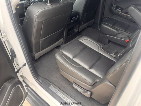 Used 2019 Chevrolet Suburban LT w/ Luxury Package RWD image 24