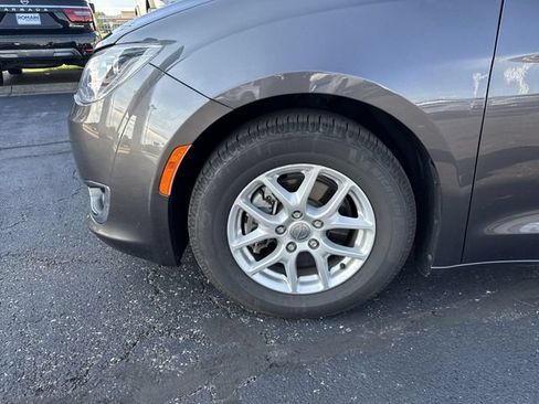Used 2017 Chrysler Pacifica Touring Plus FWD image 8