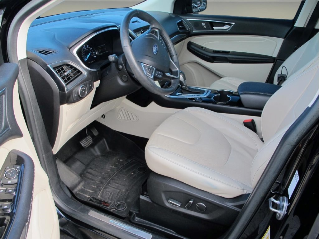 Used 2018 Ford Edge Titanium w/ Equipment Group 301A FWD image 9