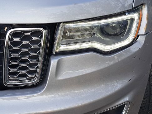 Used 2019 Jeep Grand Cherokee Overland AWD/4WD image 30