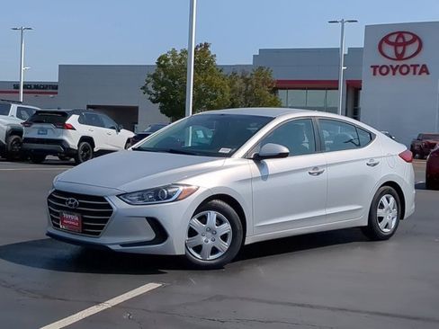 Used 2017 Hyundai Elantra SE image 2
